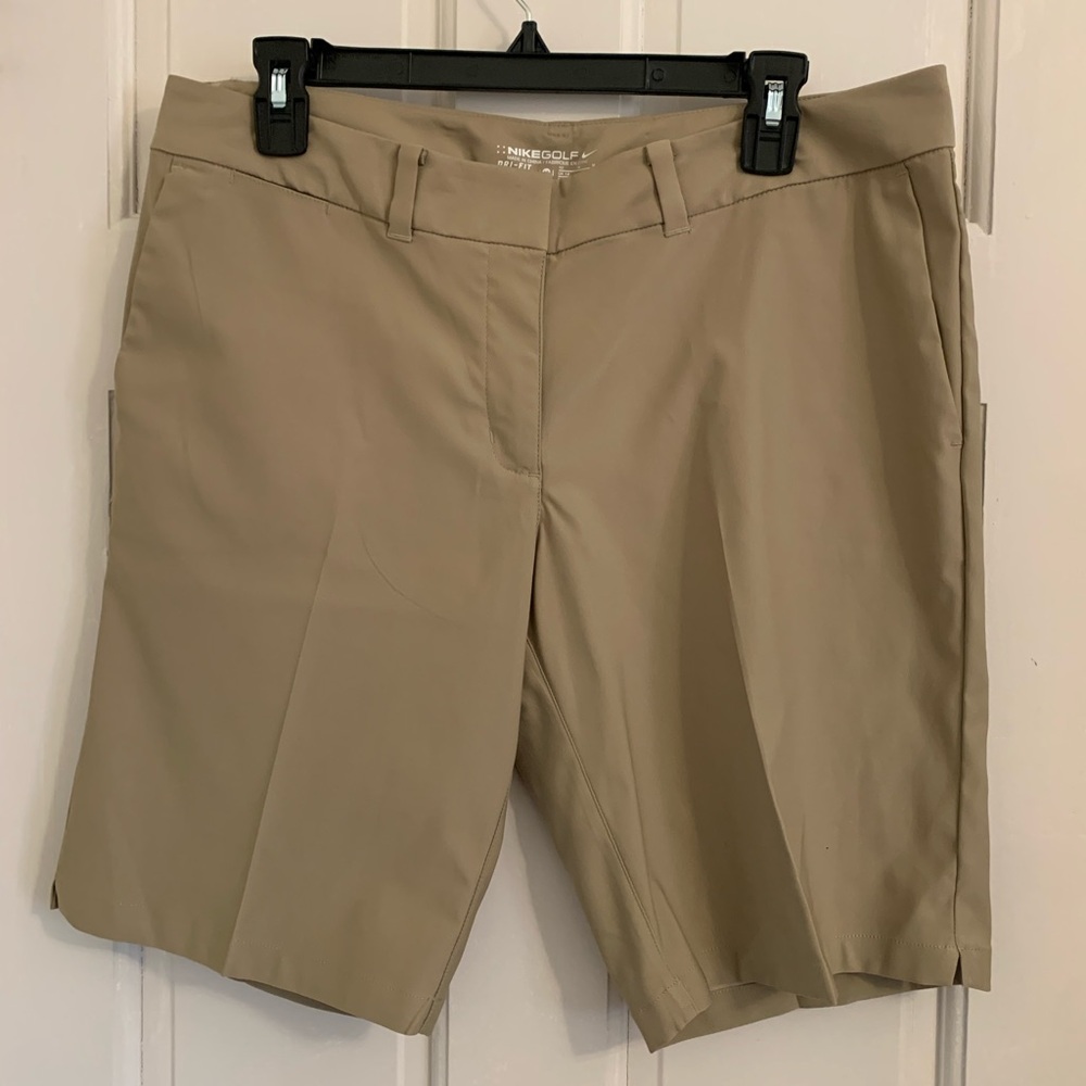 Nike Golf women’s flex short size 10 khaki